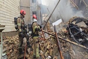 Explosion in Tehran's building injures ten, causes damages

