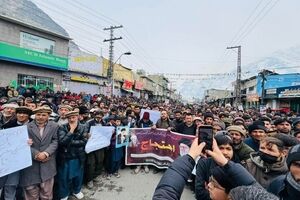 Pakistani people hold rally in support for Iran