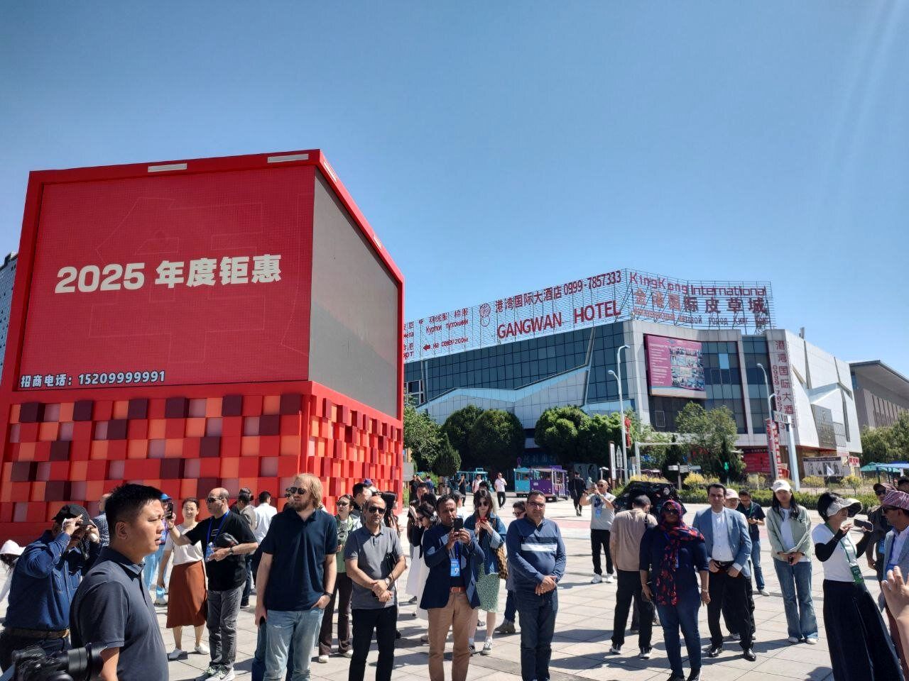 China-Kazakhstan Khorgos intl. border co-op center visited by SCO Media Summit participants

