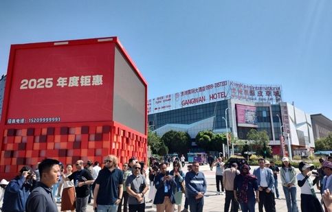 China-Kazakhstan Khorgos intl. border co-op center visited by SCO Media Summit participants

