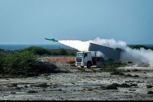 Iranian Navy Targets US Destroyer’s Command Center
