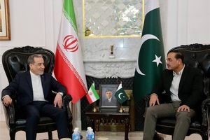 Iranian FM, Pakistan’s Top General Meet in Islamabad
